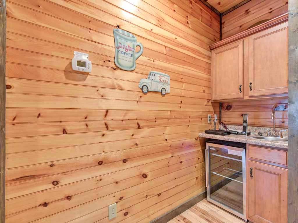 Pine Tree Lodge แกตลิงเบิร์ก ภายนอก รูปภาพ