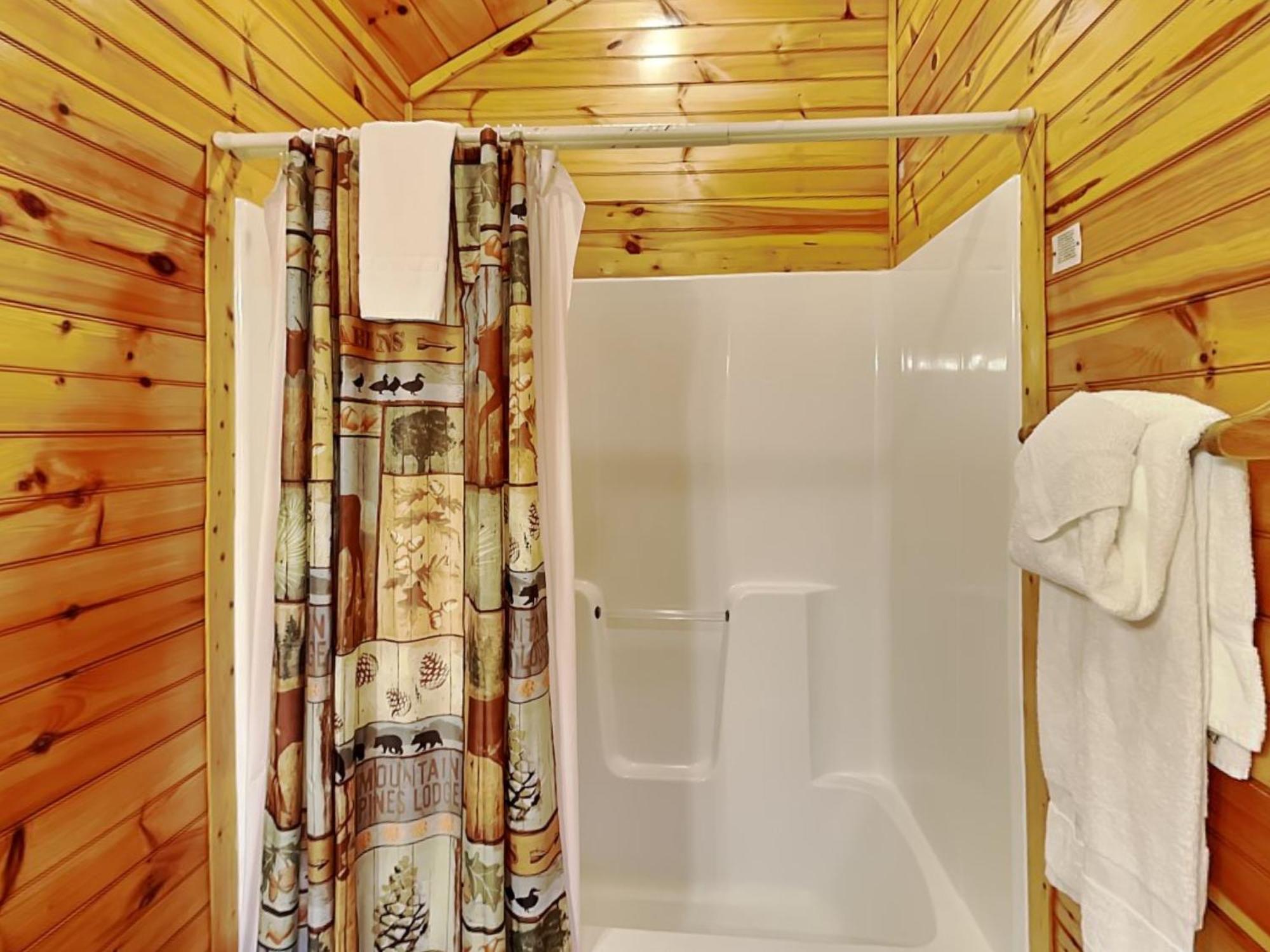 Pine Tree Lodge แกตลิงเบิร์ก ภายนอก รูปภาพ