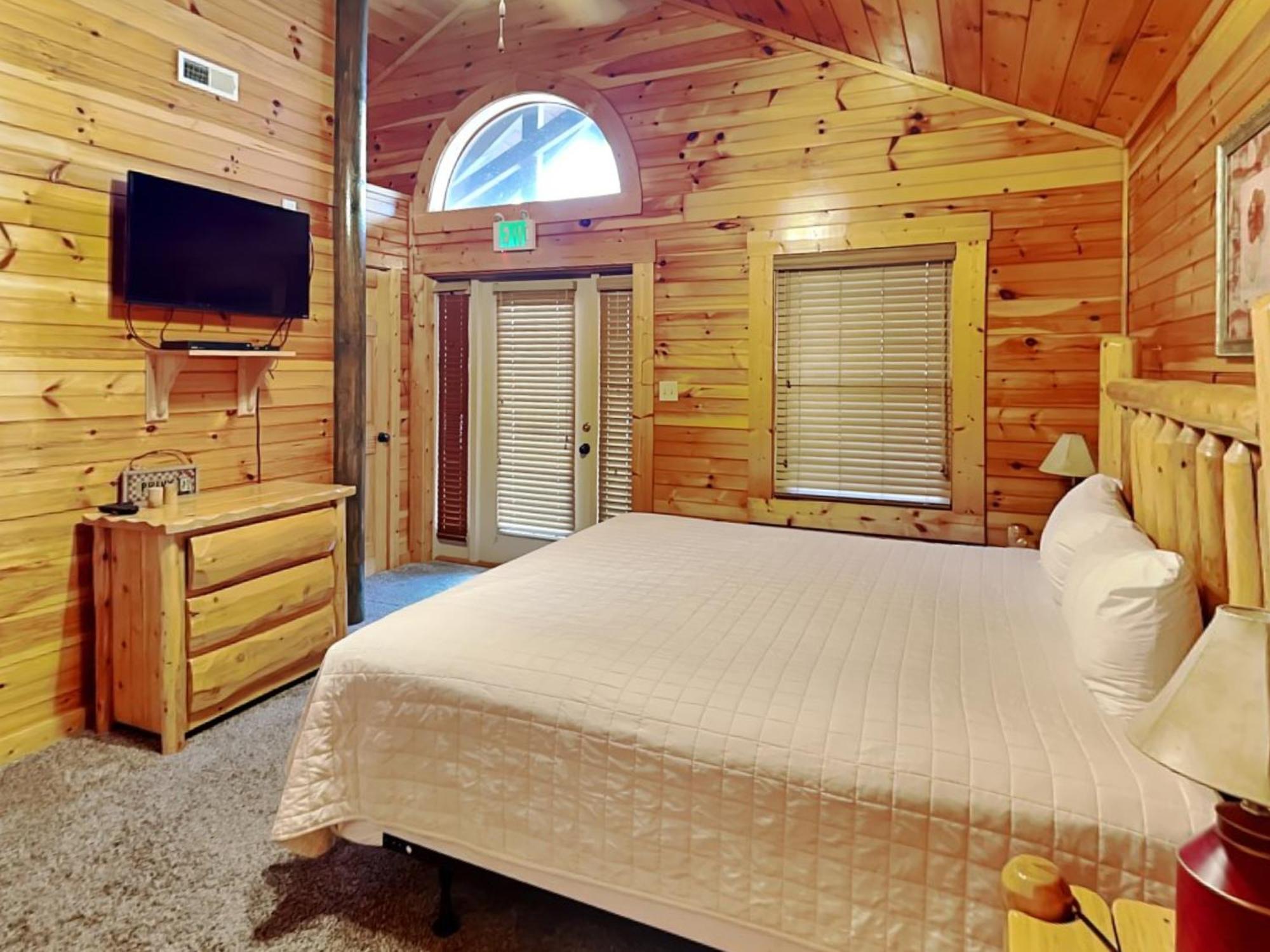 Pine Tree Lodge แกตลิงเบิร์ก ภายนอก รูปภาพ